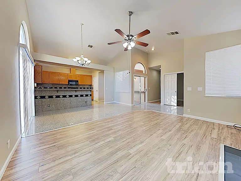 221 Seabury St — Photo 3