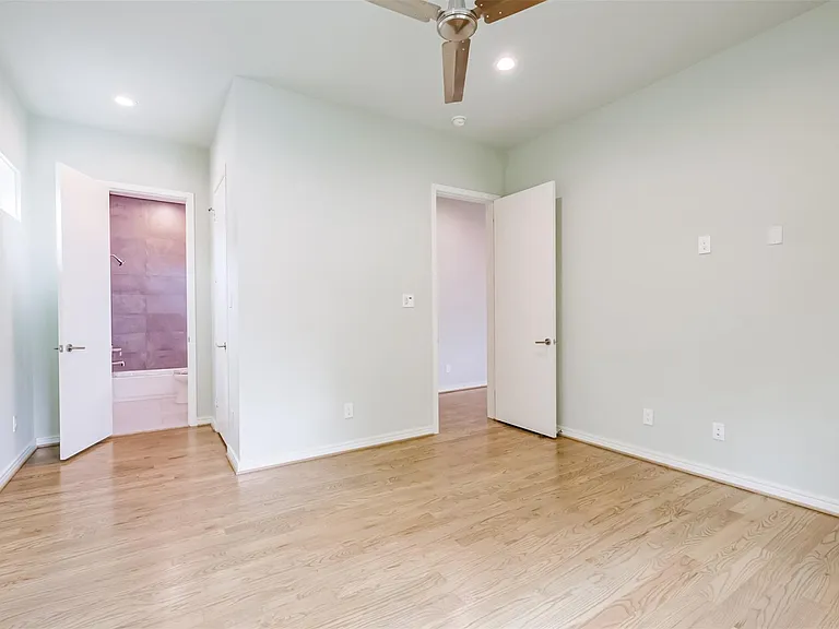 711 W Clay St — Photo 40