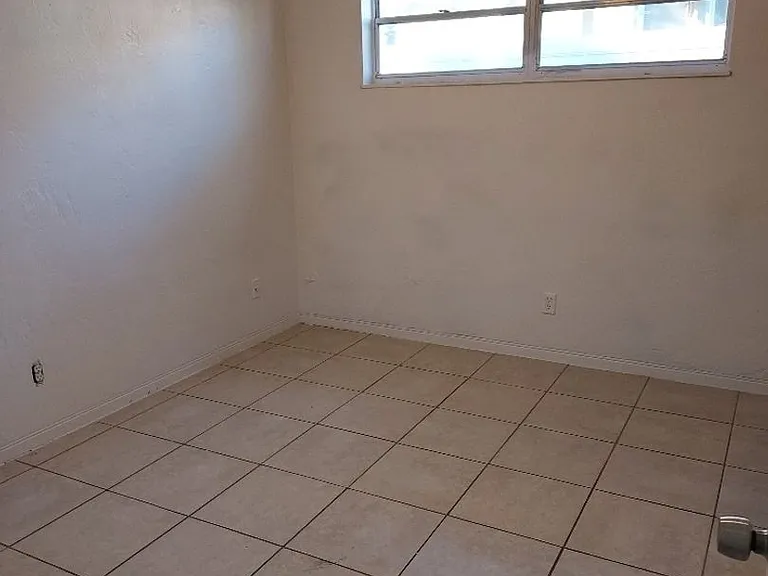 201 Nancy Dr #2 — Photo 3