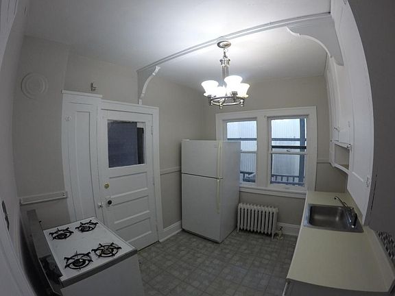 3rd image of 1319 W 112th St APT 10