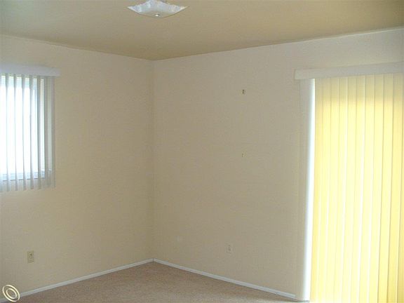 3rd image of 163 Parnacott Dr