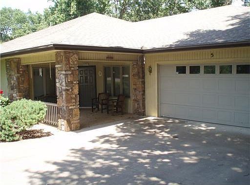 1st image of 5 Kensington Dr