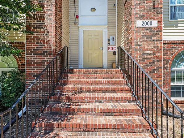 2012 Salem Bluff Dr #812, Winston Salem, NC 27127