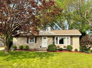 1194 Mayer St, Menasha, WI 54952