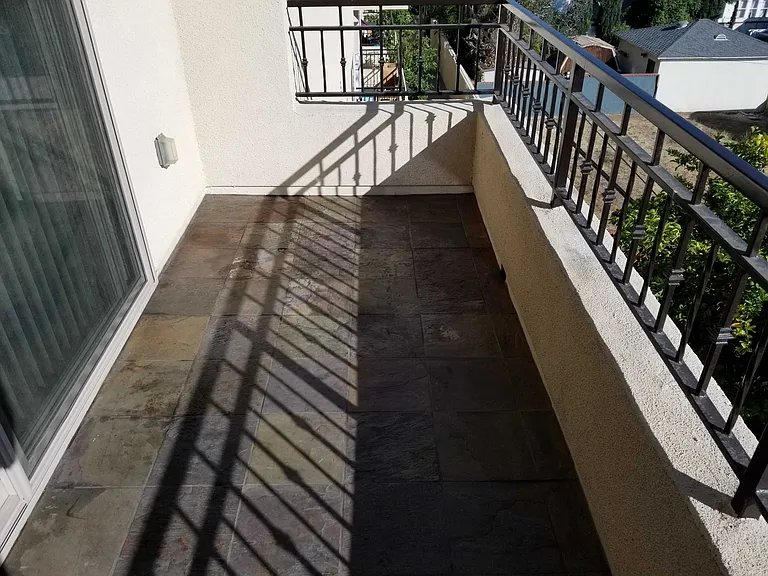 Riverside Dr — Photo 19