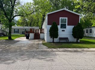 2443 Glenwood Dr, Grand Forks, ND 58201