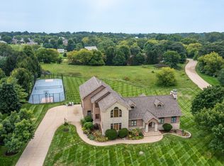 8208 Country Shire Ln, Spring Grove, IL 60081