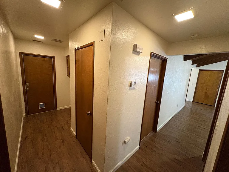 2943 W Ashland Ave — Photo 9