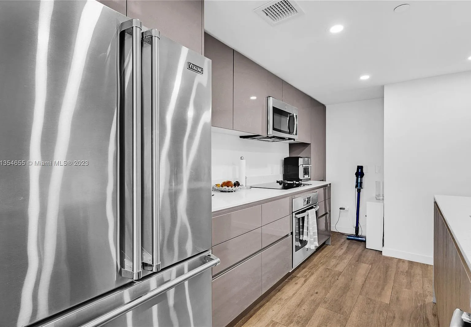 2 bed, 1097 sqft, $2,980 — Photo 4
