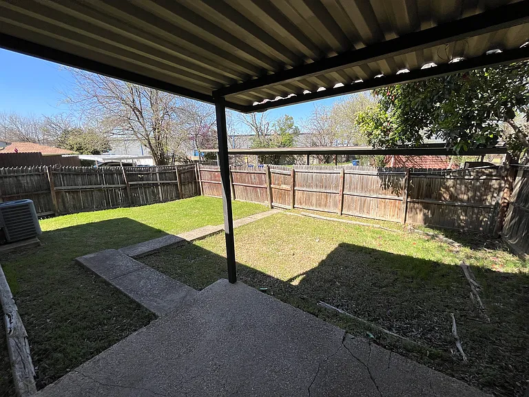 1506 Parkside Dr — Photo 19