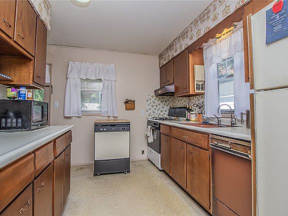 5th image of 1217 Southlawn Dr