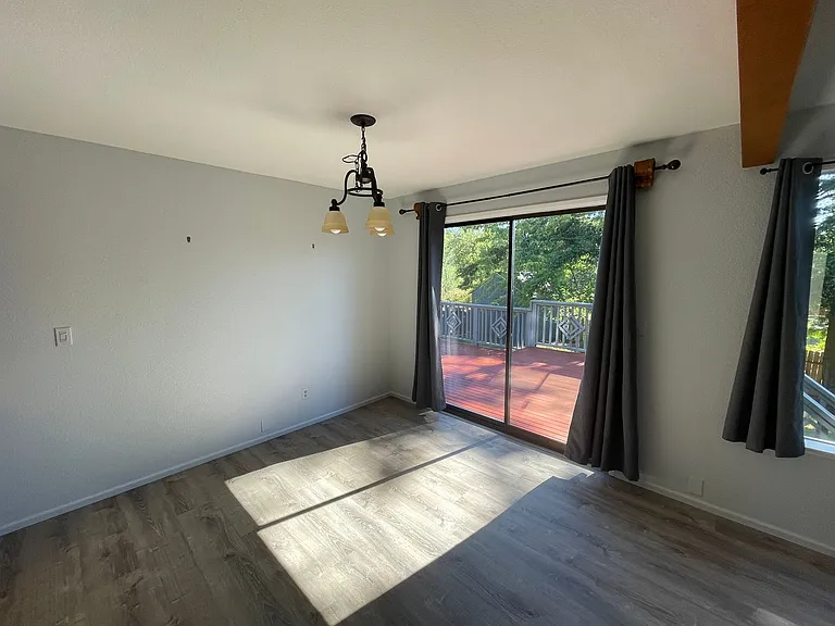 2061 NE 9th Ave — Photo 9