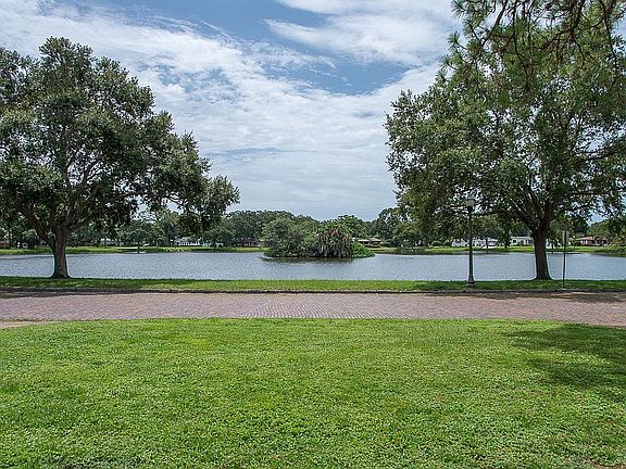 3rd image of 6421 Lake Shore Dr N