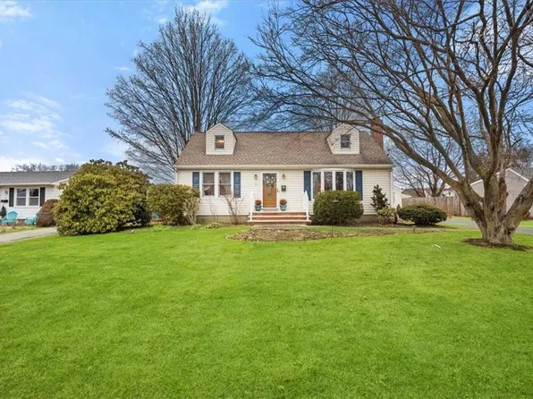 11 Horseshoe Drive, Hyde Park, NY 12538