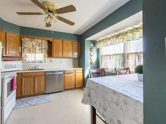 5th image of 155 Lake Dr