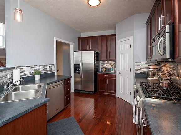 4th image of 2534 Central Ave