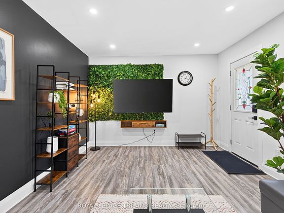 5th image of 1223 Sunningdale Rd E