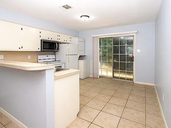 4th image of 2521 Pearl St APT 203
