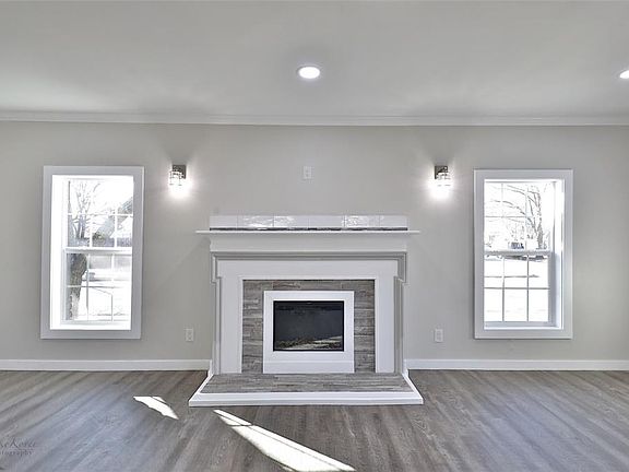 2nd image of 1181 Meander St
