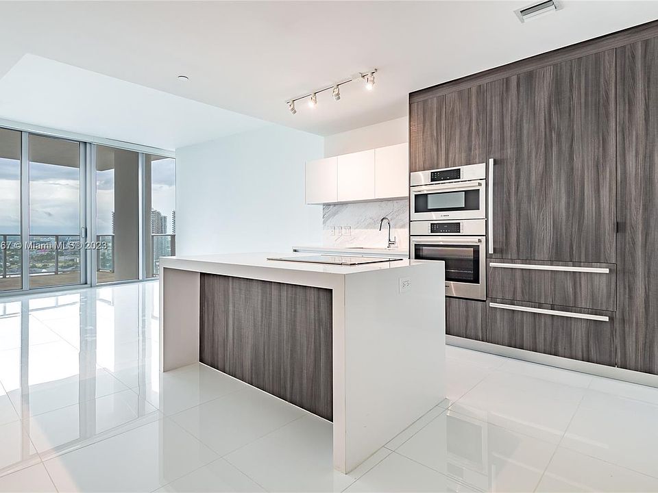 1st image of 851 NE 1st Ave #2100