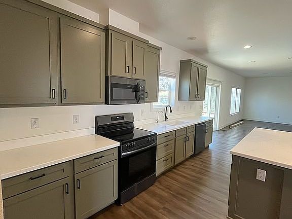 4th image of 447 E Newel Ave