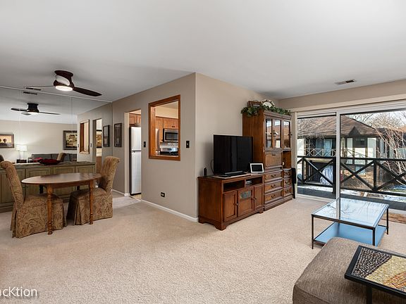 4th image of 1014 Lakeland Ct #2A