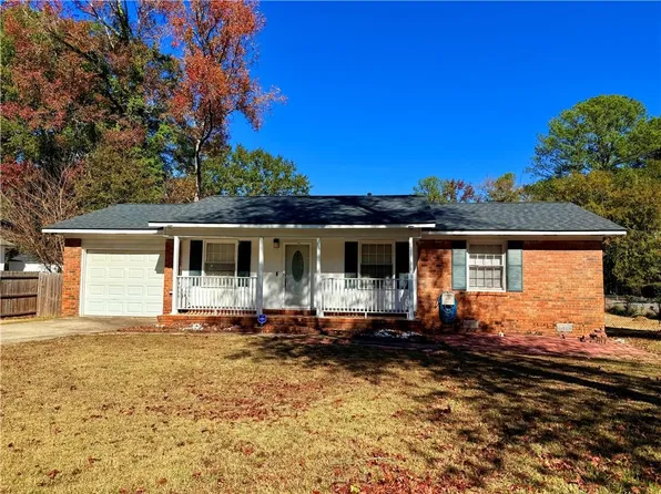 6205 Fieldcrest Dr, Morrow, GA 30260