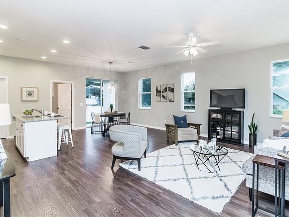 4th image of 102 Carolyn Dr