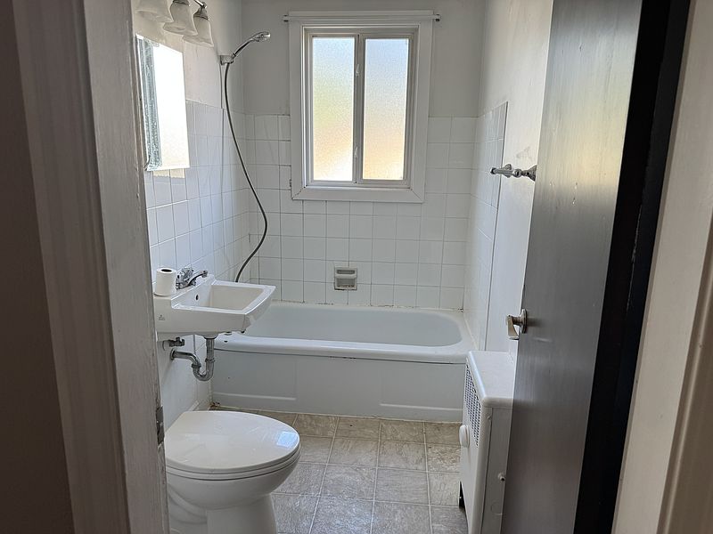 Edmonton Apartment for rent - 2 Bedrooms — photo 11