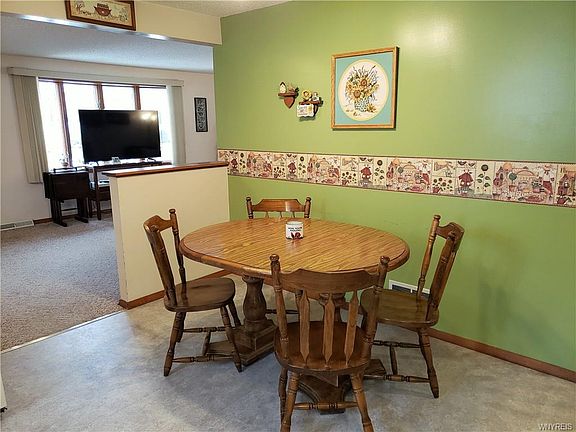 4th image of 23 Dubonnet Dr