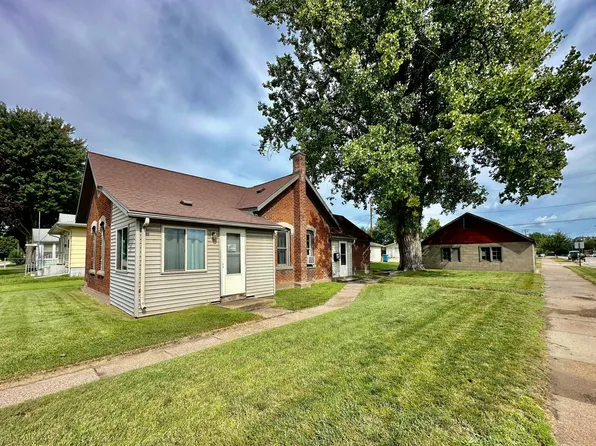 1076 E Sanborn St, Winona, MN 55987