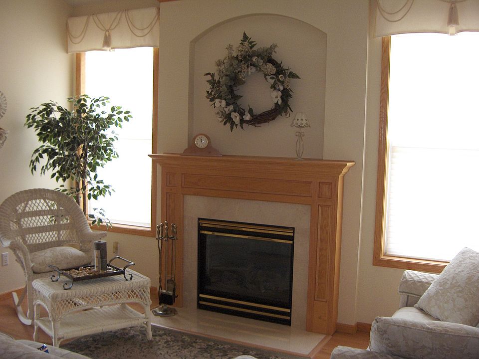 Upstairs Greatroom, 1 of 2 Gas Fireplaces
