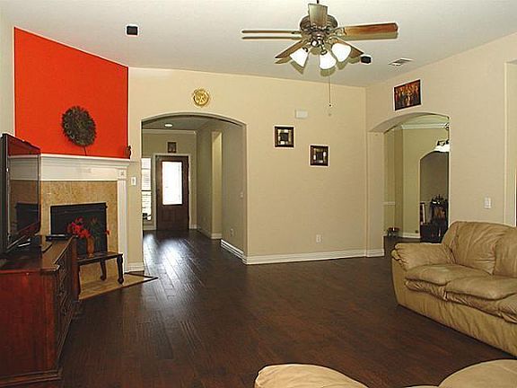 3rd image of 223 Aspen Ln