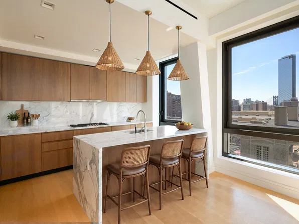 242 Broome St APT 11B, New York, NY 10002