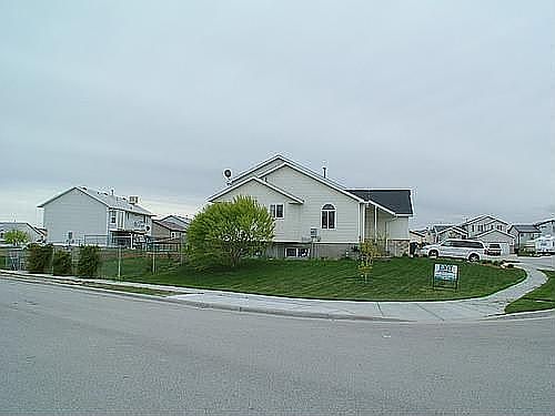 SIDE YARD