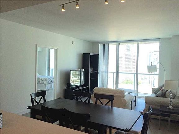4th image of 55 SE 6th St #3003RT