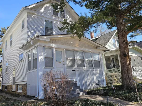 318 SW Elmwood Ave, Topeka, KS 66606