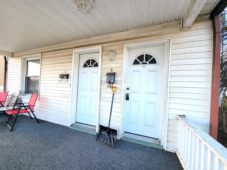 1315 Farr St — Photo 2