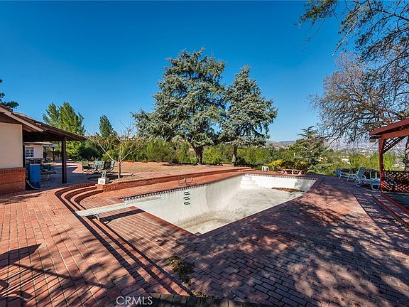 4th image of 6006 Clear Valley Rd