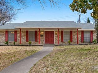 908 Red Bud Dr, Desoto, TX 75115