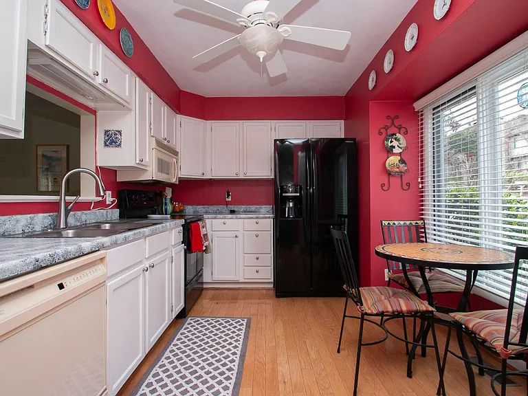 3451 Londonderry Ct — Photo 3