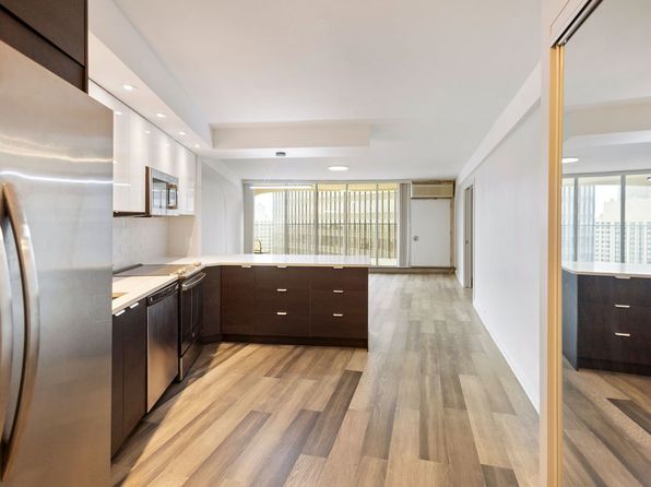300 N State St APT 4930, Chicago, IL 60654