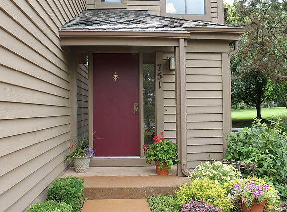 2nd image of 751 Golf Ln #939
