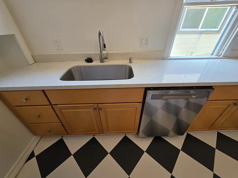 3139 Harrison St — Photo 12