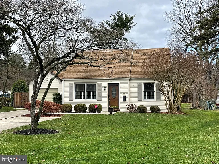 320 Evergreen Dr — Photo 2