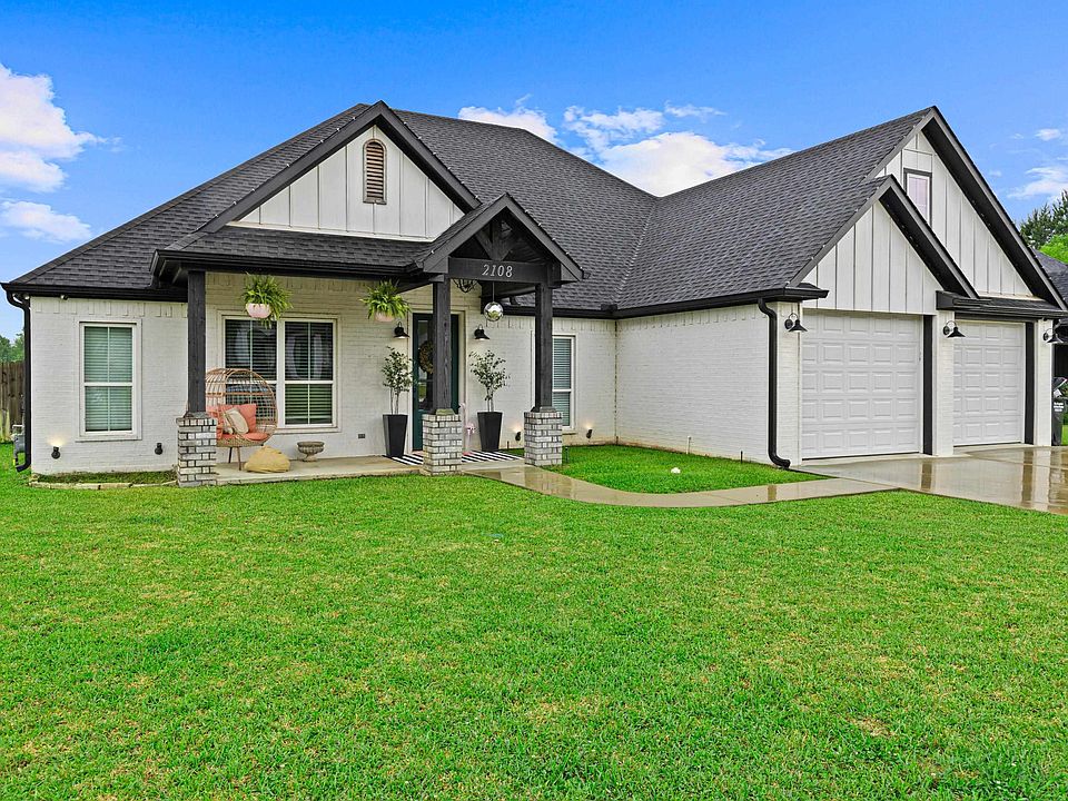 1st image of 2108 Sophia Dr