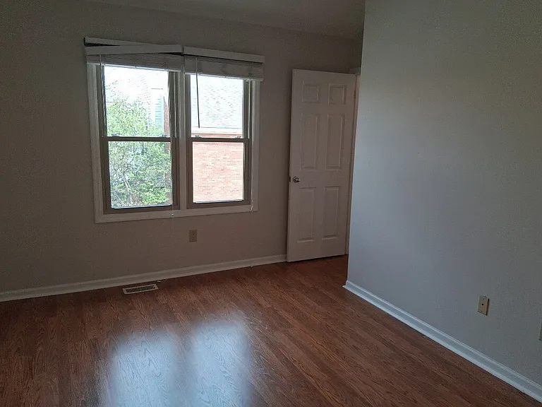2126 Gilbert Ave — Photo 11