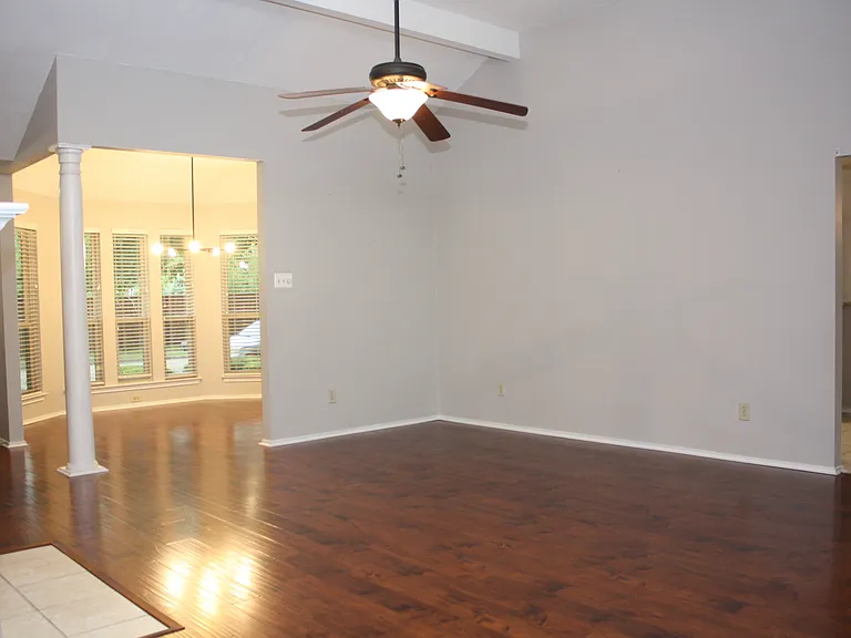 1528 Haven Pl — Photo 3