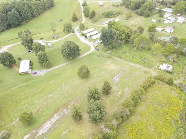 Harold St, Cedar Bluff, VA 24609