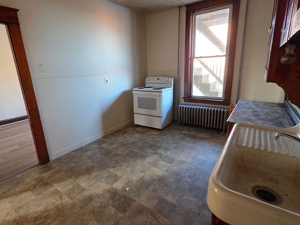 2nd image of 76 Ash St #7